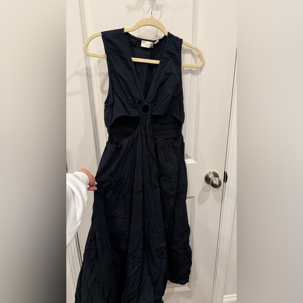 Elegant Black Sleeveless Dress w. Cutouts